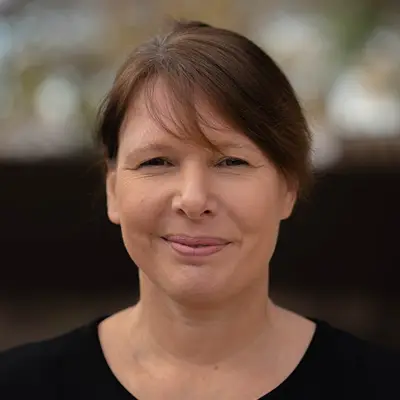 Julie Anne Brown headshot